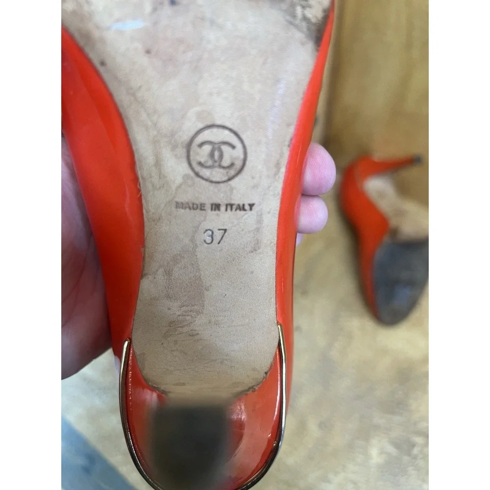 CHANEL vintage pumps